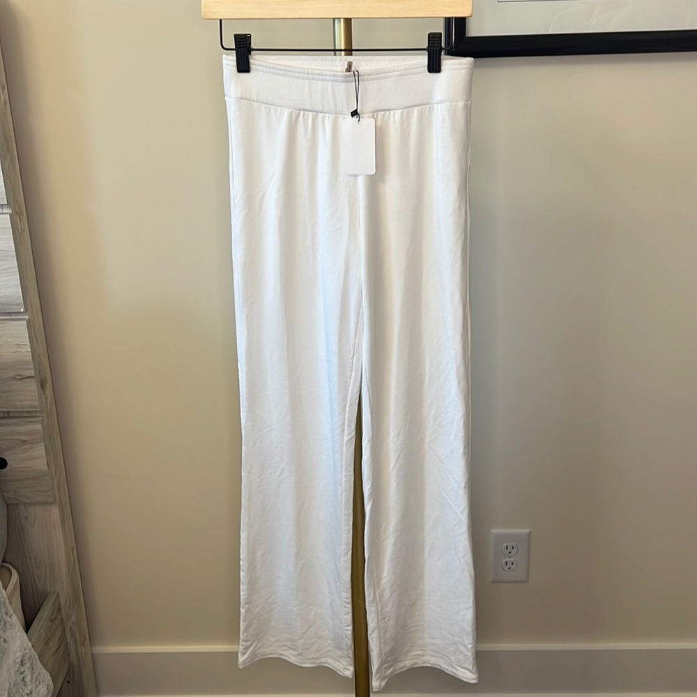 NWT!!! Pete white pants size xs